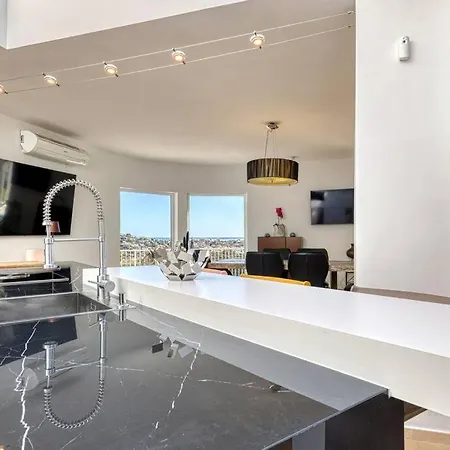 Villa 010 Luxurious 4 Bed Villa, Private Pool And Sea Views *