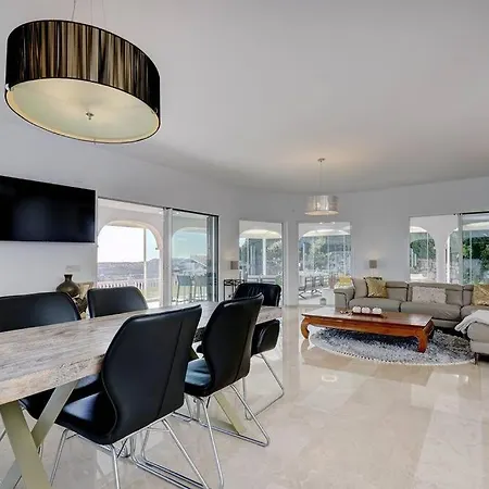 010 Luxurious 4 Bed Villa, Private Pool And Sea Views Villa *