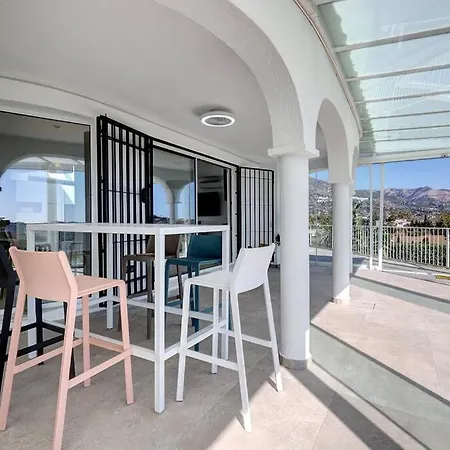 010 Luxurious 4 Bed Villa, Private Pool And Sea Views