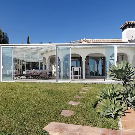 Villa 010 Luxurious 4 Bed Villa, Private Pool And Sea Views