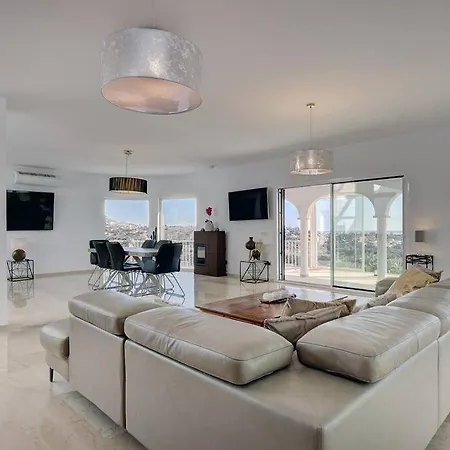 010 Luxurious 4 Bed Villa, Private Pool And Sea Views Villa *
