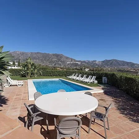 010 Luxurious 4 Bed Villa, Private Pool And Sea Views *