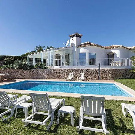 Villa 010 Luxurious 4 Bed Villa, Private Pool And Sea Views *